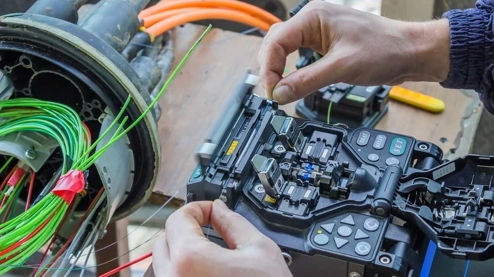 Fibra óptica para empresas: interior, planta externa y cómo se certifica un enlace